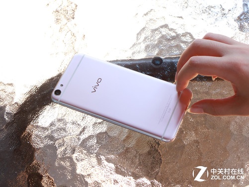 vivo x7 背面