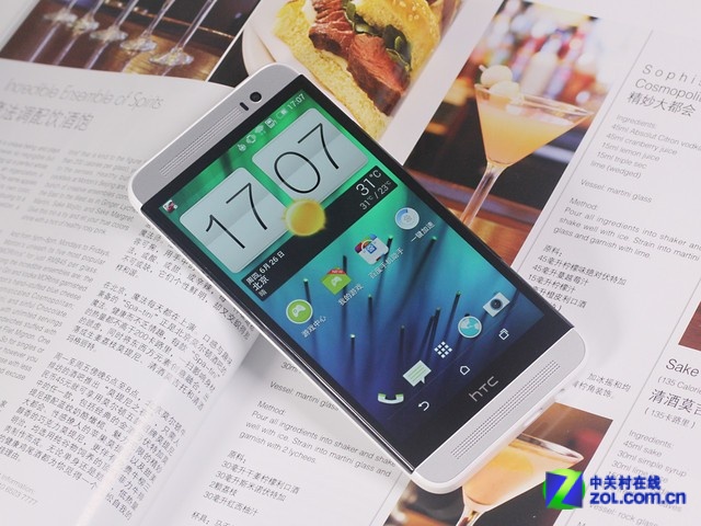 ѷü ɫHTC Oneʱаʵ 