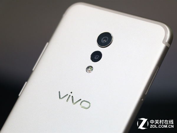曲面屏加双摄 vivo xplay6报价4498元